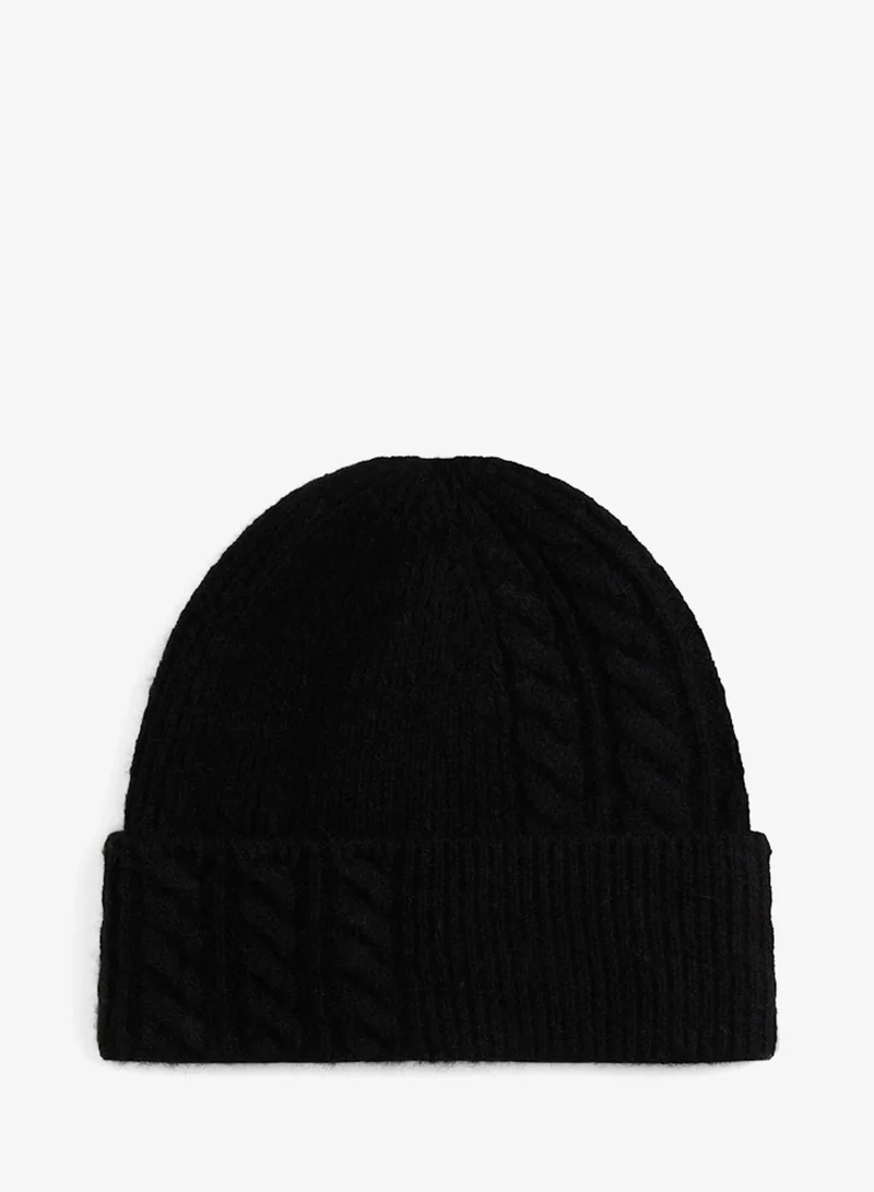 تومي هيلفيغر Elevated Chic Fluffy Beanie