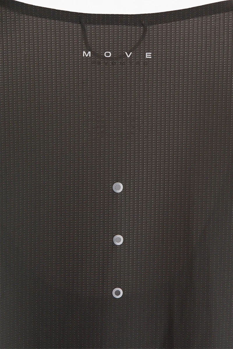 اتش اند ام بلوزة فيست رياضية بقصة عادية من نسيج دراي موف™