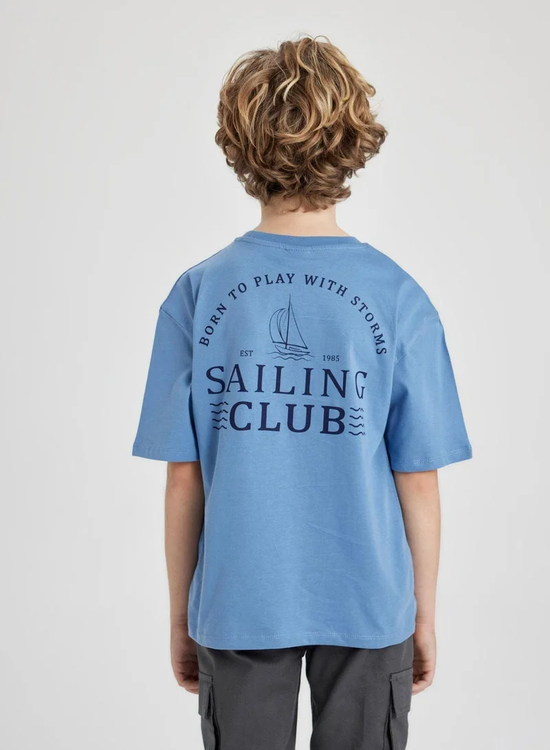 ديفاكتو تيشيرت قصير بأكمام قصيرة وطبعة واسعة