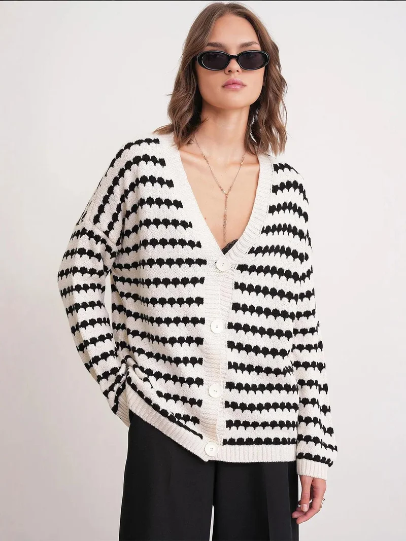 ميكسراي كارديجان محبوك مضلع بقصة واسعة وأزرار مخططة من ميكسراي