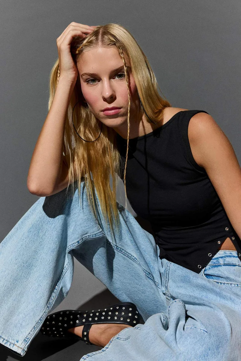 ديفاكتو Fitted Boat Neck Ribbed Slit Blouse