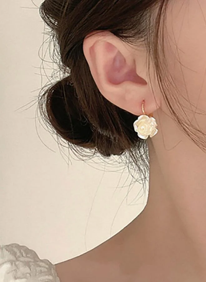 تايك تو أقراط متدلية بشكل وردة بيضاء