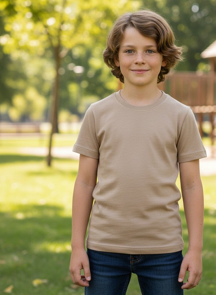 Stylish, plain, modern T-shirt, combining elegance and comfort. Round neck, short sleeves. - Image 3