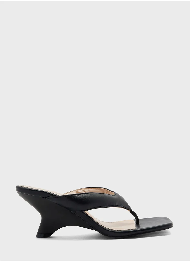 ايلا Interest Wedge Heel Thong Sandal