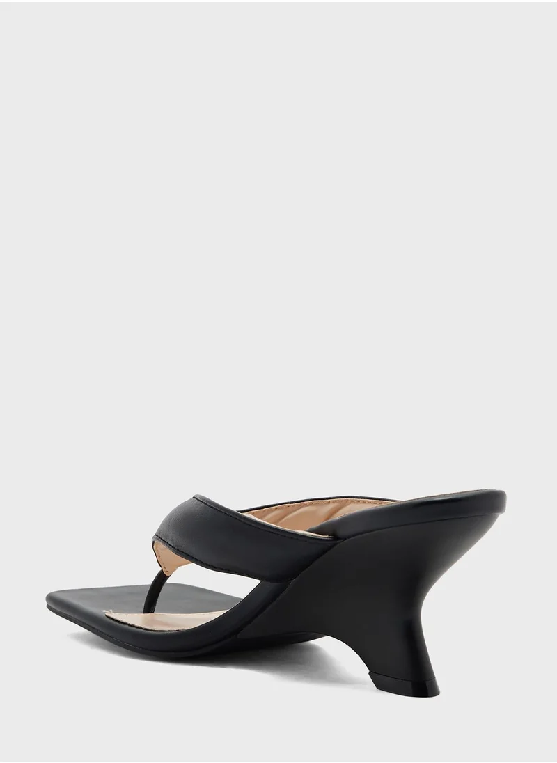 ايلا Interest Wedge Heel Thong Sandal