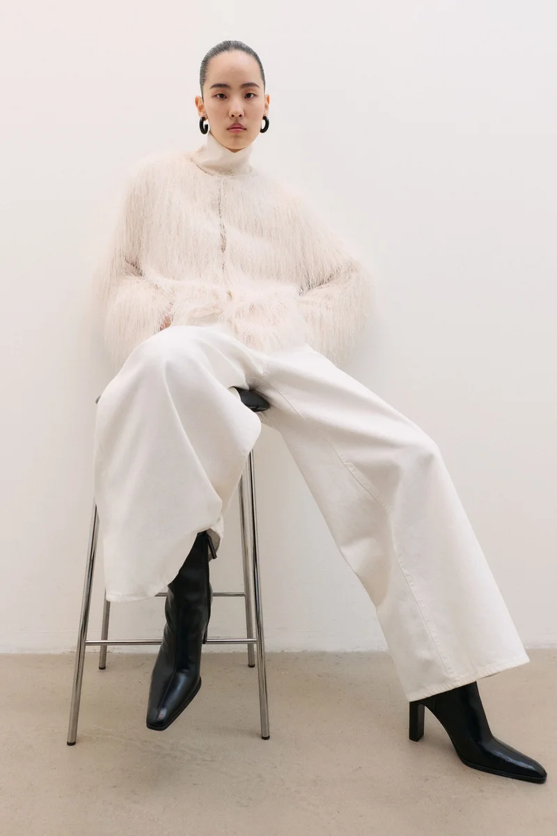 اتش اند ام حذاء بكعب عالي وساق على شكل جوارب