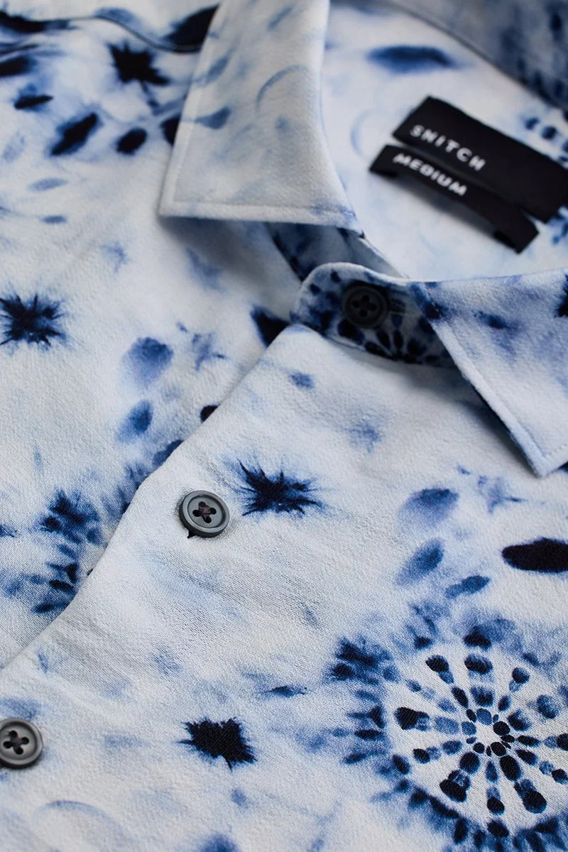 سنيتش قميص أبيض بنقوش زهور بارزة