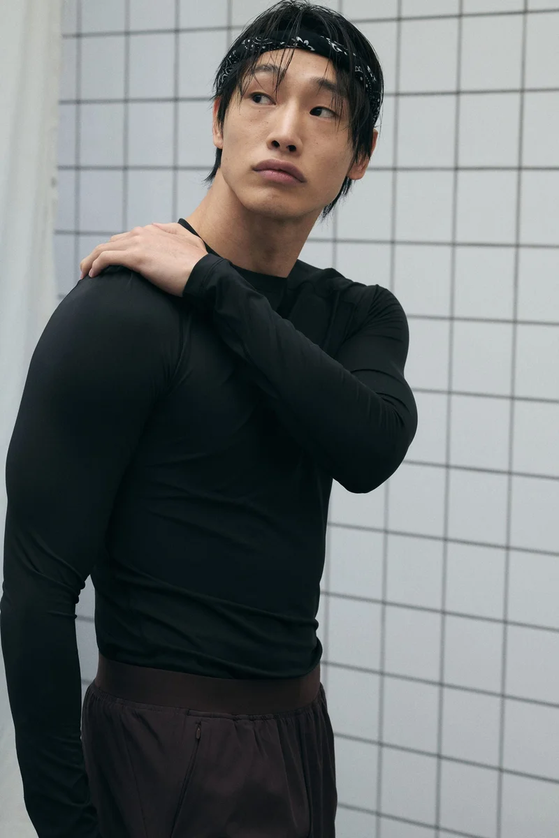 H&M Muscle Fit Sports top with DryMove™