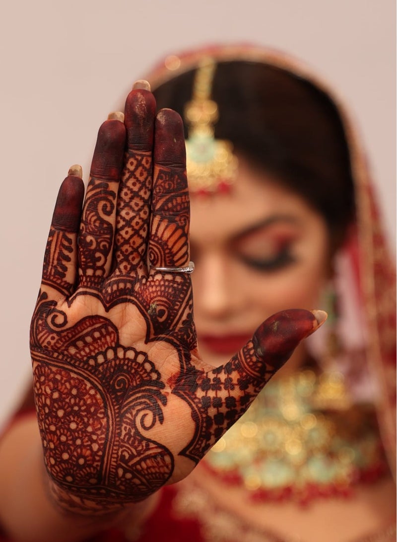 أمينا حناء أمينة سريعة التحضير، مخروط حناء | مع مجموعة مجانية من 3 ملصقات/استنسلات كاملة لليدين | بدون مواد كيميائية | يدوم طويلاً | عبوة من 12 قطعة، وزن كل منها 45 غرامًا | لون أحمر كرزي - Image 5