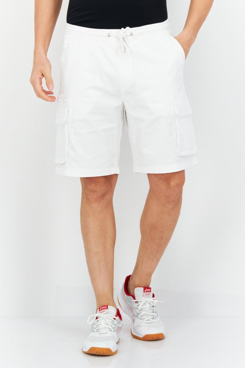 Celio شورتات كارجو عادية للرجال، أبيض - Image 1