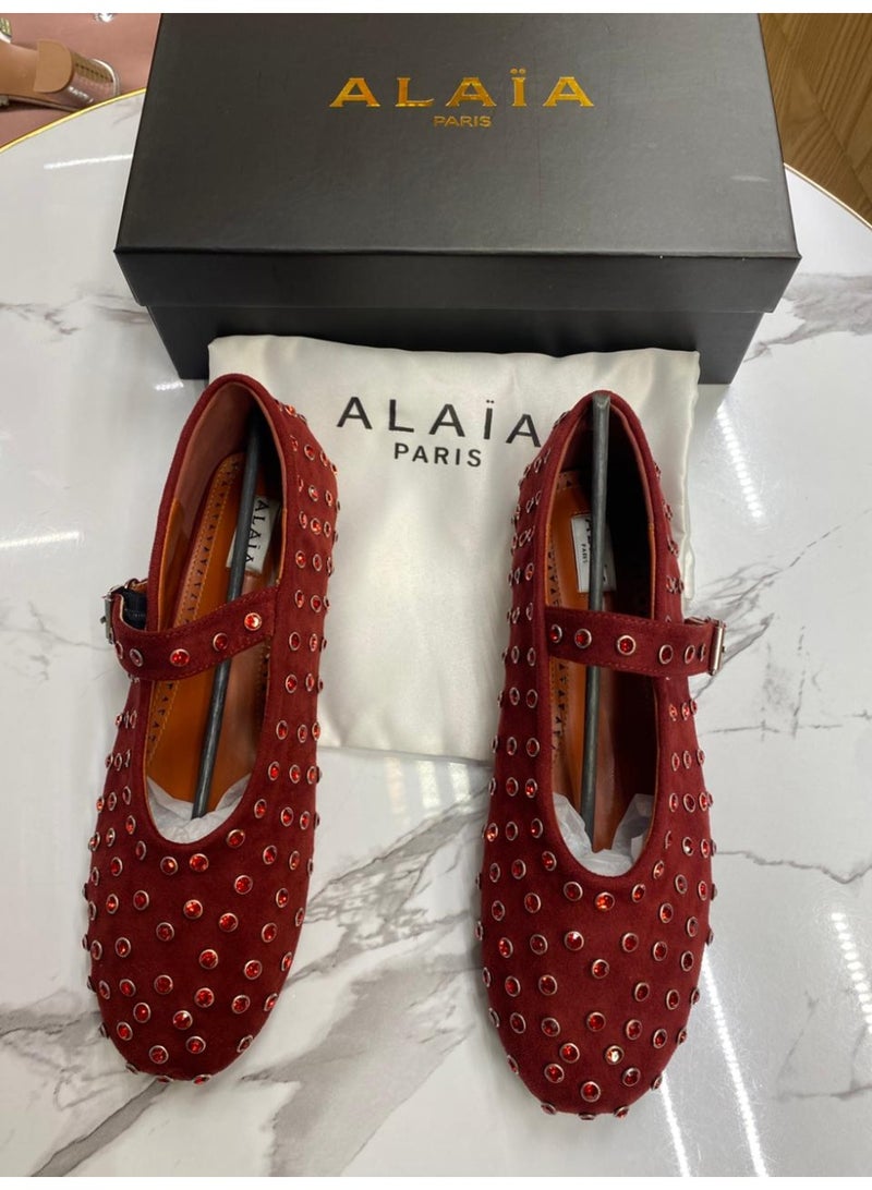 عاليا باريس حذاء ماري جين أحمر مرصع بمسامير من Alaia