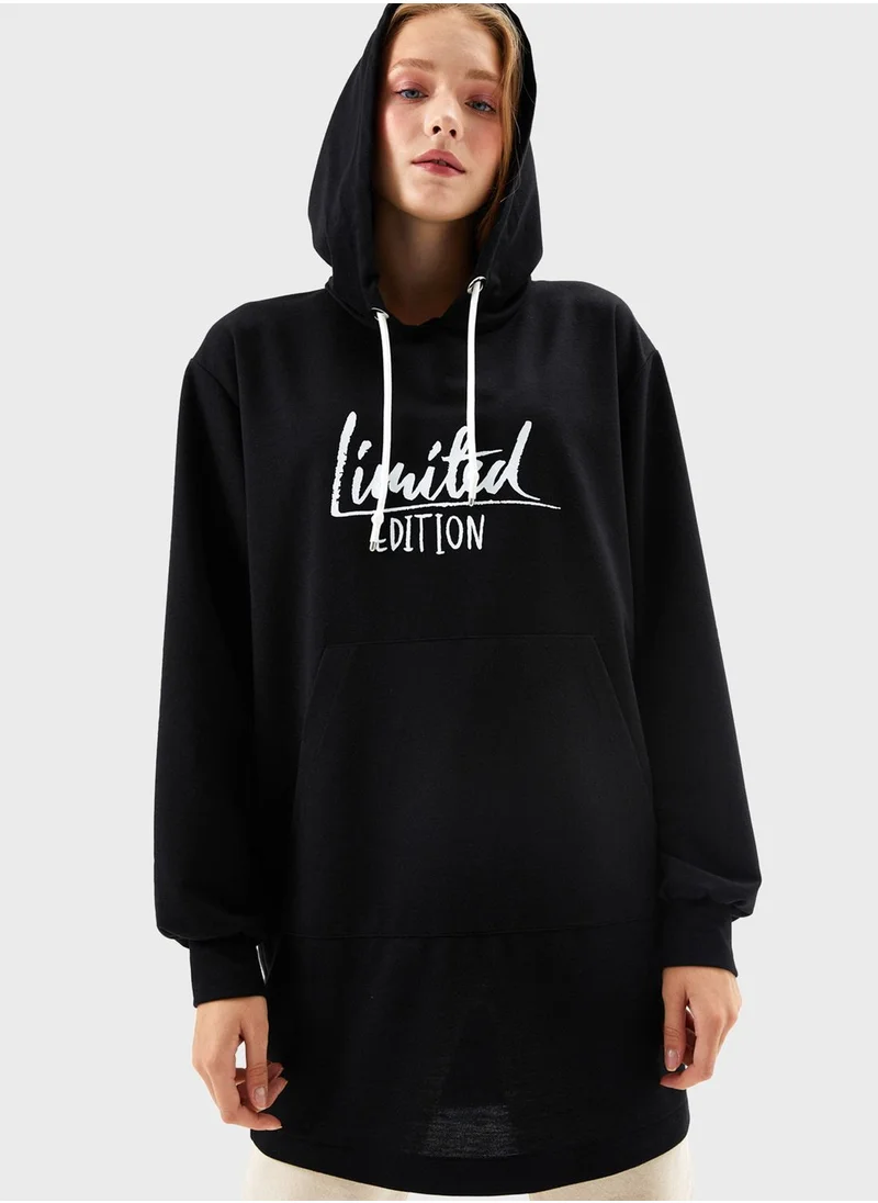 موني موني Graphic Detail Hoodie with Front Pockets