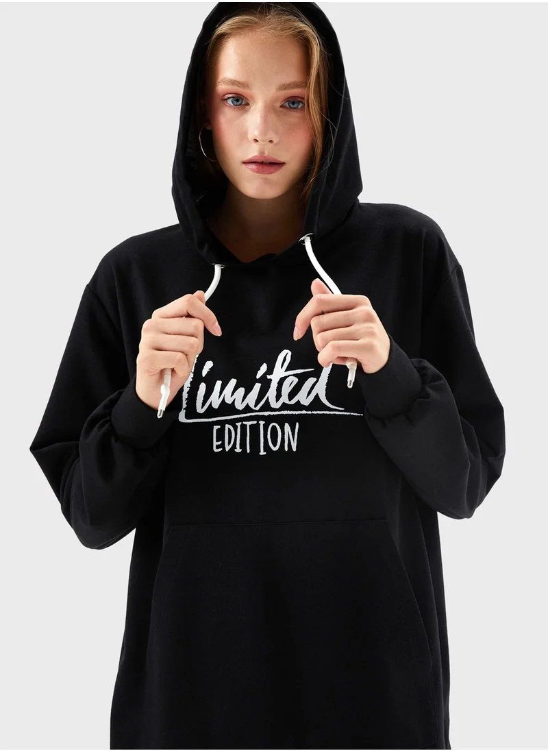 موني موني Graphic Detail Hoodie with Front Pockets
