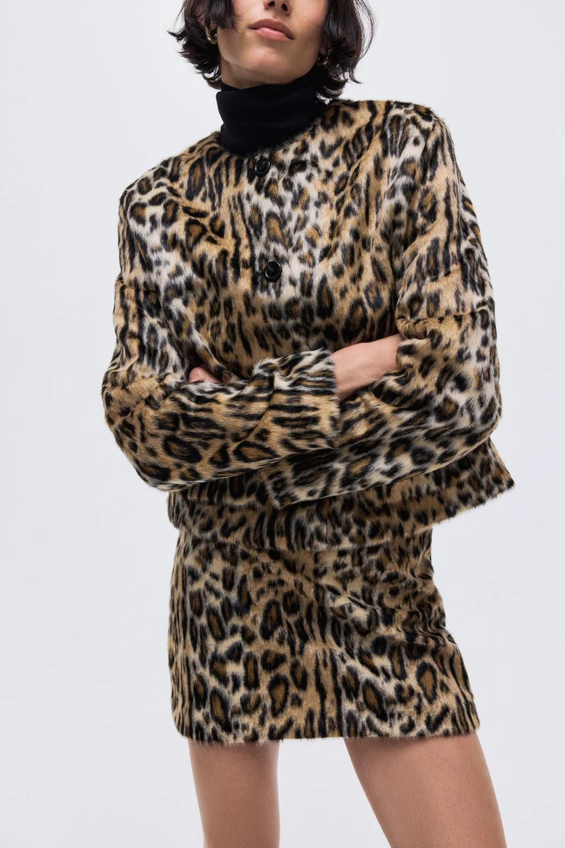 اتش اند ام تنورة ميني