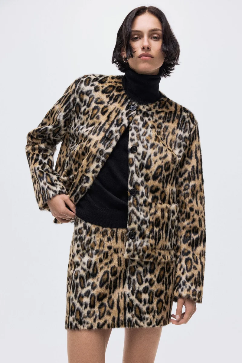 اتش اند ام تنورة ميني