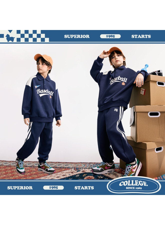 مكد 【طقم】 طقم من قطعتين للبنين لخريف: سويشيرت بطباعة حرفية ياقة مطوية وسراويل مريحة فضفاضة للجري وكرة السلة - Image 3