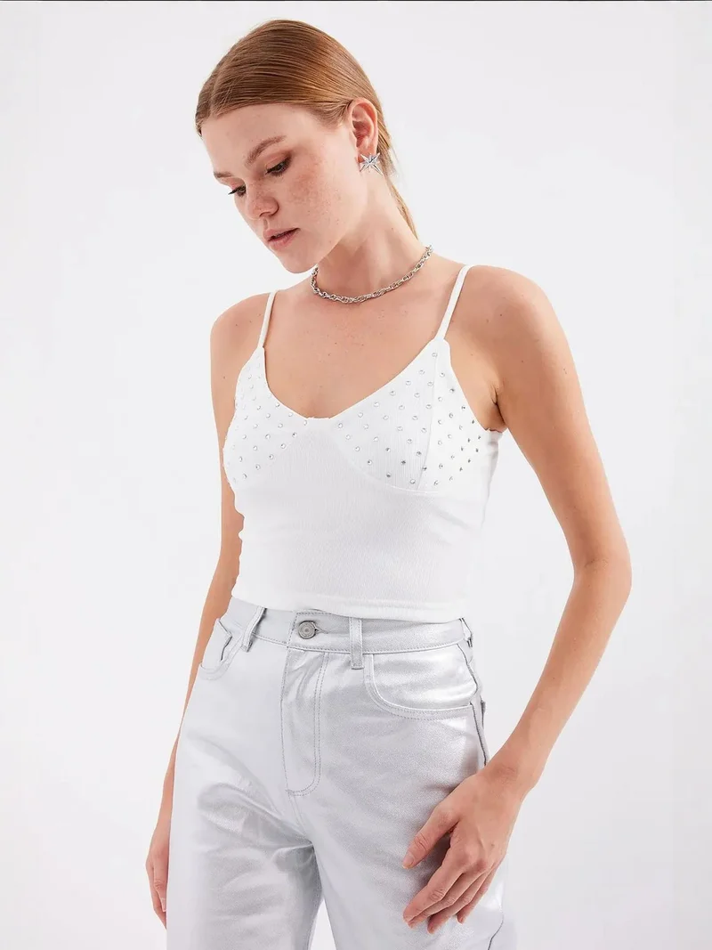 بيغ دارت بلوزة قصيرة مطرزة بياقة دائرية