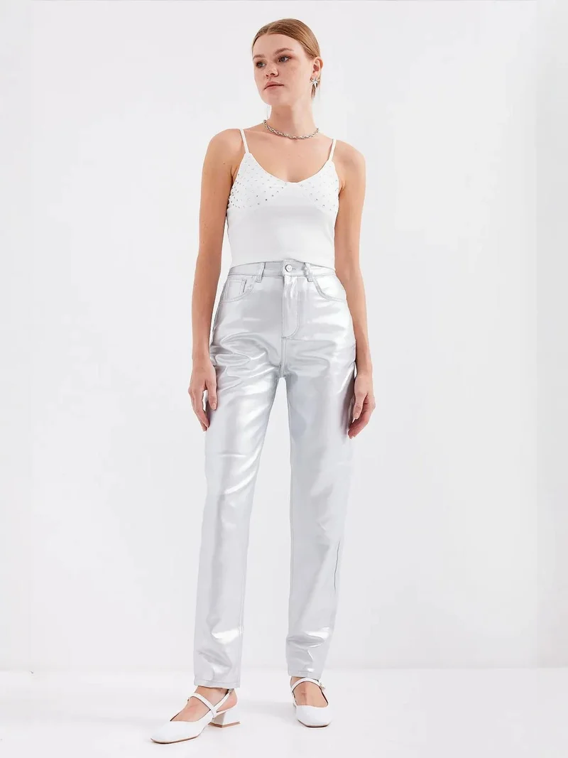 بيغ دارت بلوزة قصيرة مطرزة بياقة دائرية