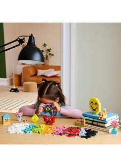 LEGO Classic Creative Happy Box, Assorted Colourful Bricks for Imaginative Play, Building Toys for 5 Plus Year Old, Girls and boys, Great for Kids Desk Accessories or Bedroom Decorations 11042 (680 pieces)  - Image 5