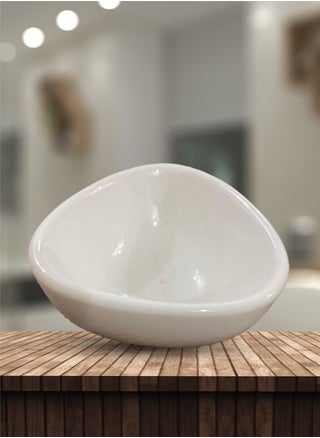 A small, deep, oval, white hospitality plate, suitable for serving at events and parties, and suitable for family and friends in an elegant way. - pzsku/Z95A48AE01A1AE25868E2Z/45/_/1726043580/e0dd9366-de5d-435e-9520-f6b7f48593c1