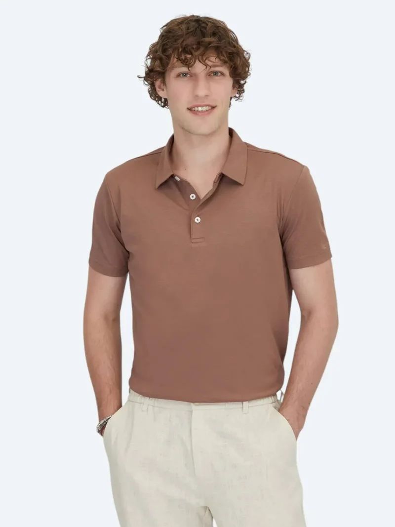 كيب تيشيرت قطني بني اللون بياقة بولو