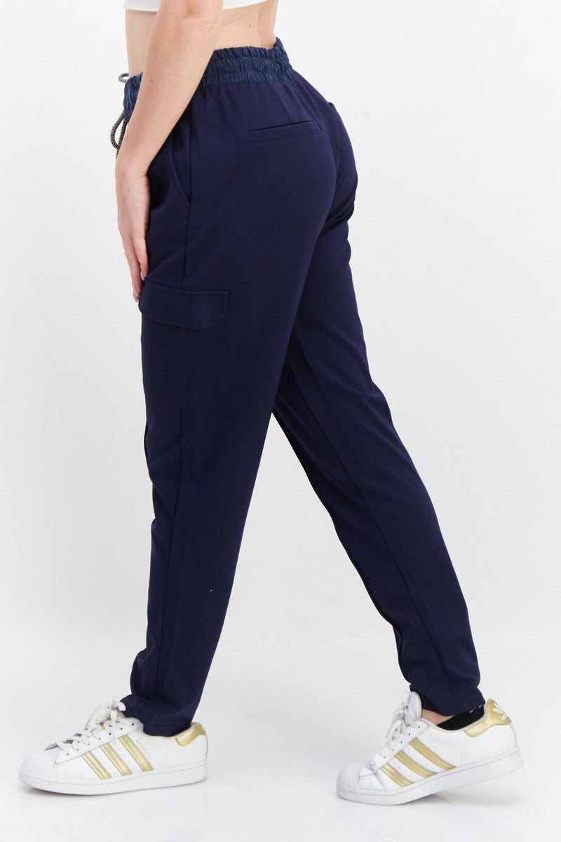 Tchibo سروال رياضي نسائي مع جيوب كارغو، أزرق داكن - Image 2