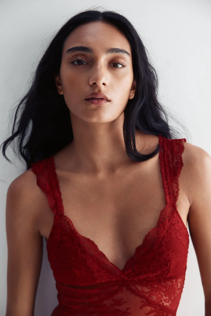 اتش اند ام بودي دانتيل بسلك داخلي وقوالب مبطن