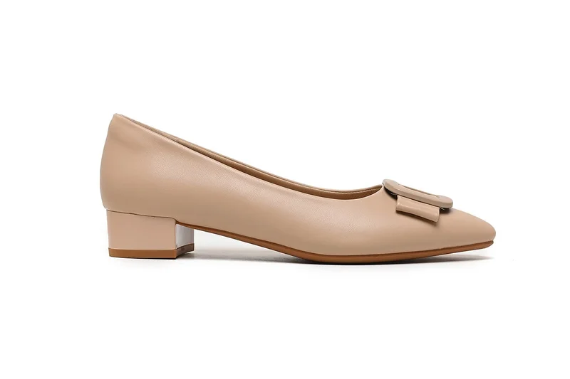 Cuple leather pump with a low block heel
