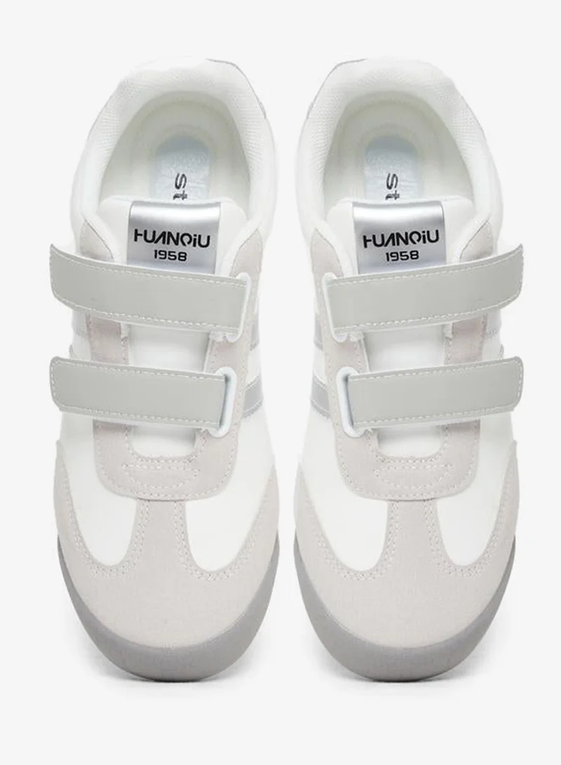 ستايلي اكتيف سنيكرز نسائي فضي مخطط بشريط لاصق