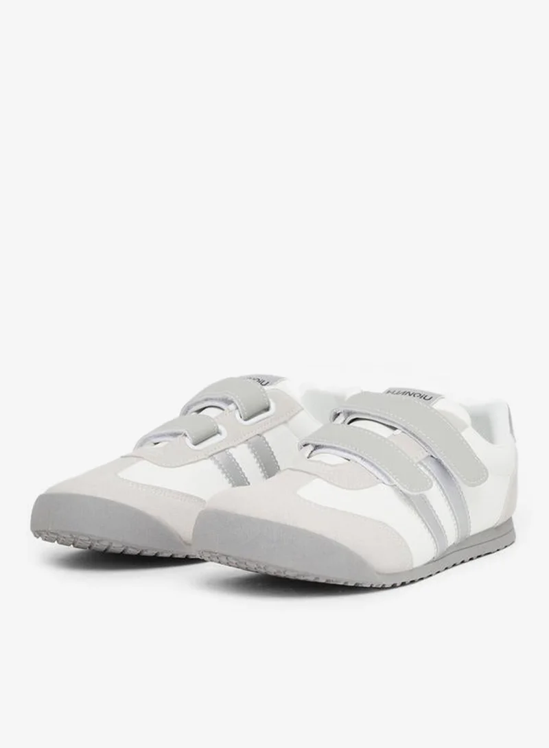 ستايلي اكتيف سنيكرز نسائي فضي مخطط بشريط لاصق