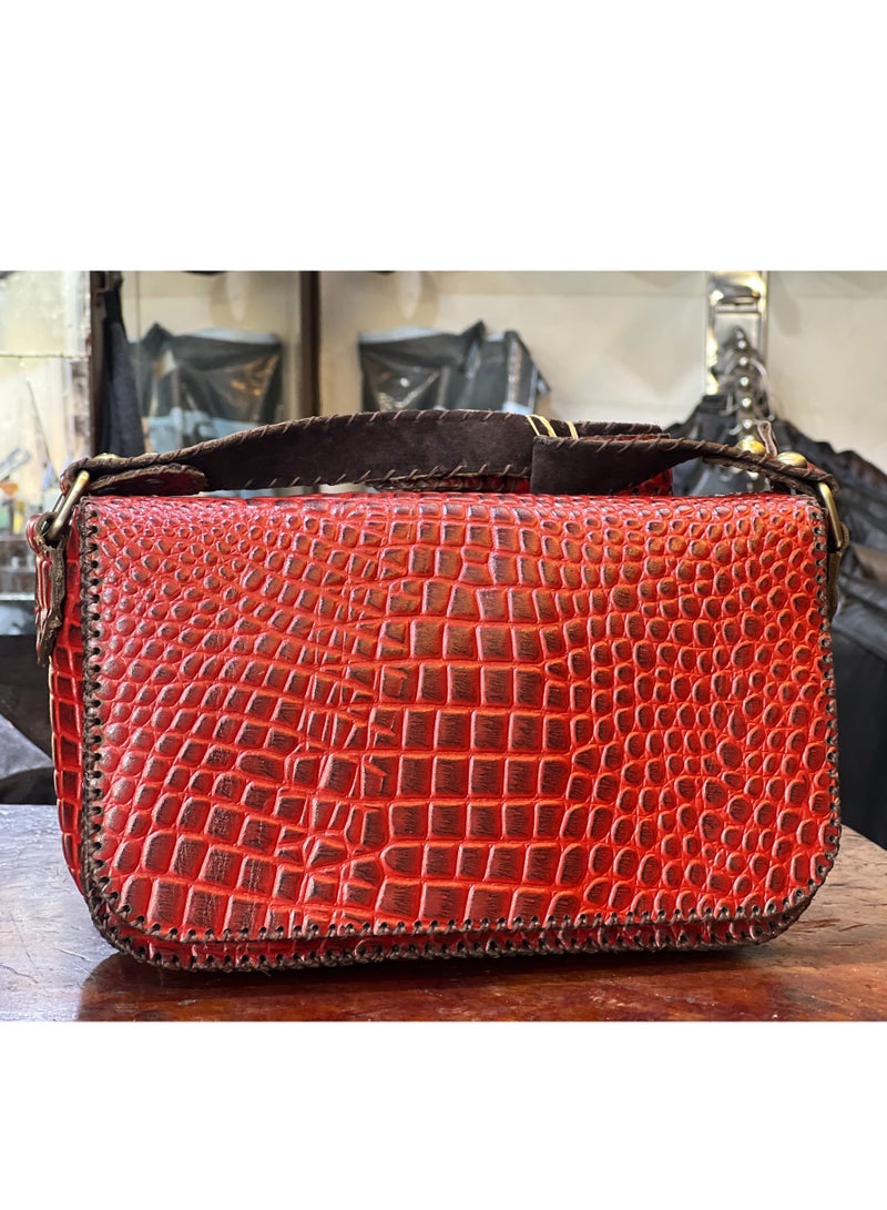 📌 شنطة جلد لازار طبيعي هاند ميد – حجم صغير، تفاصيل كبيرة 👜 مقاس 18×22 سم – تصميم أنيق عملي خفيف وسهل الحمل 💼 مصنوعة يدويًا من جلد لازار طبيعي 100% بلمعة فخمة ومظهر كلاسيكي 🔒 مزودة بـ يد + حزام كروس + 3 جيوب داخلية + بطانة قطيفة ناعمة + قفل ماجنتك 🪡 تقفيل يدوي متقن، تناسب الخروجات اليومية أو المناسبات الخاصة  ✔️ شنطة عملية وعصرية في نفس الوقت ✔️ خفيفة لكنها تشيل كل احتياجاتك ✔️ قطعة أنيقة من Holy of Holies Store – لأنك تستاهلي الأفضل  📦 متاحة الآن والتوصيل متاح لجميع المحافظات - Image 2