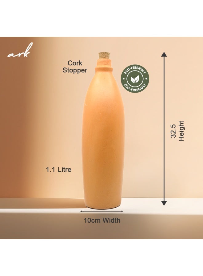 ارك ARK - زجاجة تيرابورا تيراكوتا | زجاجة مصنوعة يدويًا من الطين بغطاء من الفلين، تُبرّد بشكل طبيعي | ترطيب قلوي | صديقة للبيئة | خالية من البلاستيك | فخار مصنوع يدويًا | ١١٠٠ مل - Image 2