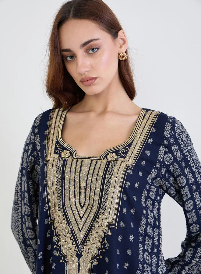 أميرة جلابية مطبعة بالكامل ومزينة بألواح مُطرّزة