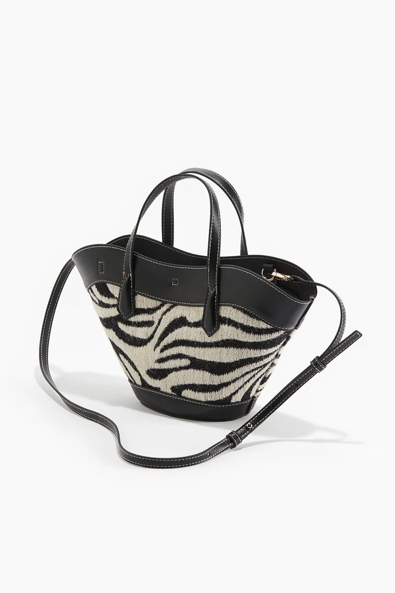 اتش اند ام حقيبة كروس بودي من نسيج الجاكار