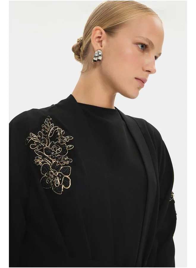 جون June Women Embroidered Detailed Abaya Black