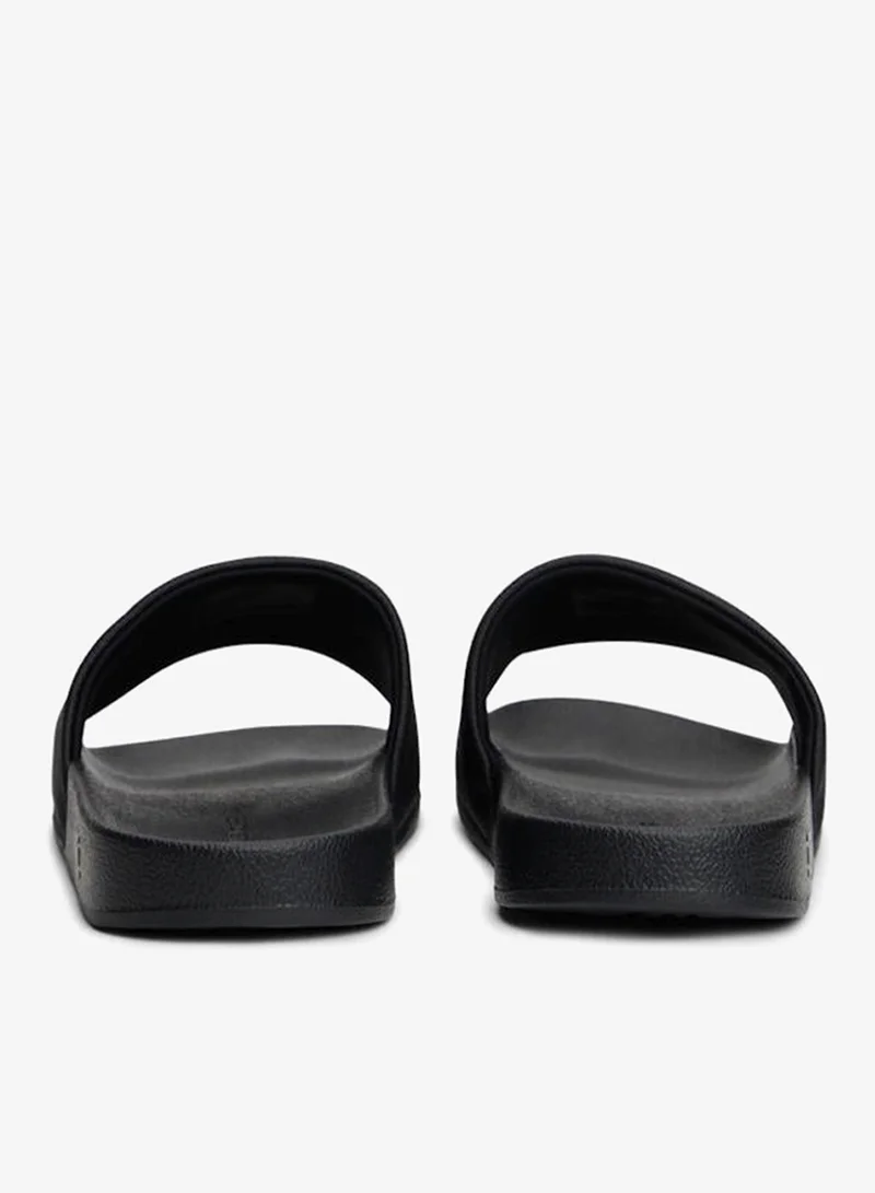 تومي هيلفيغر شباشب كاجوال