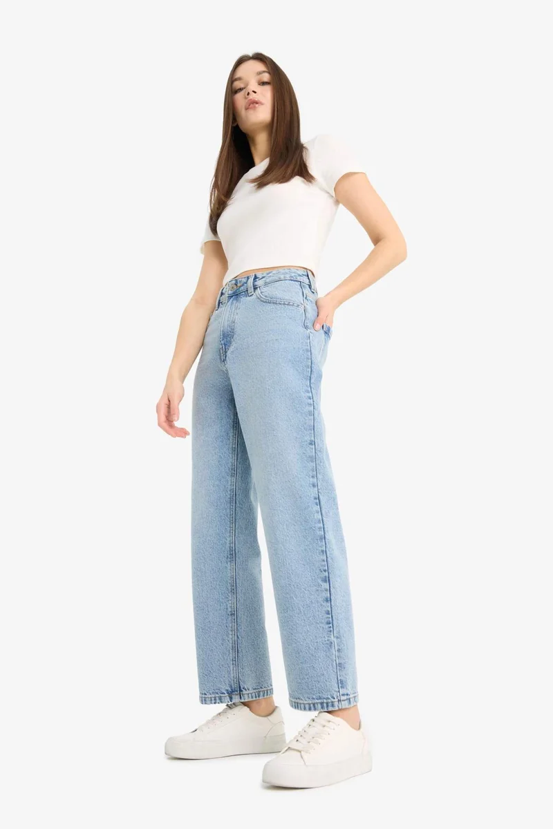Defacto  Straight Fit Regular Hem Jeans for Women | Best Price UAE