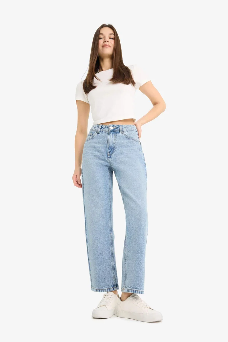 Defacto  Straight Fit Regular Hem Jeans for Women | Best Price UAE