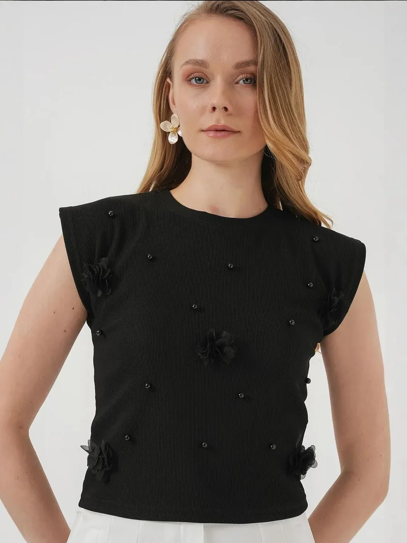BIG DART BDART Embroidered Crop Blouse with Crew Neck