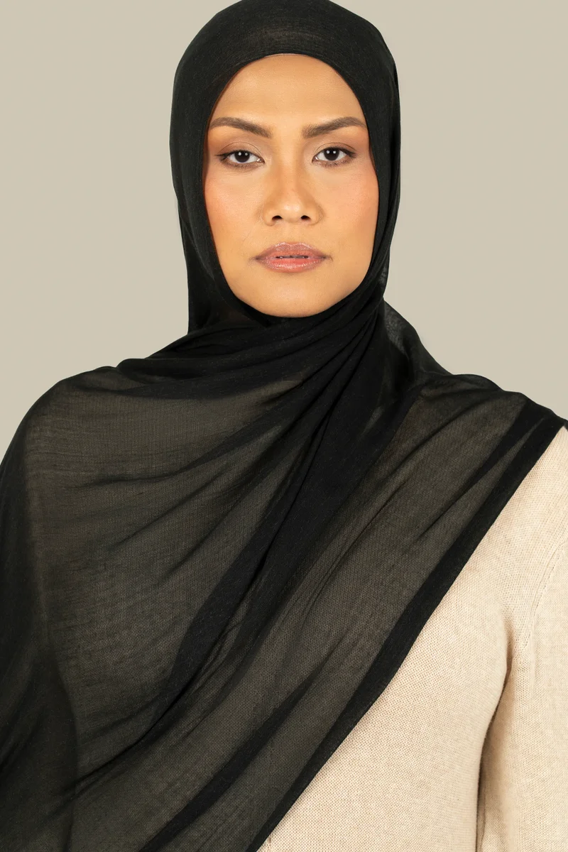 سيلكروز حجاب حرير مودال أسود