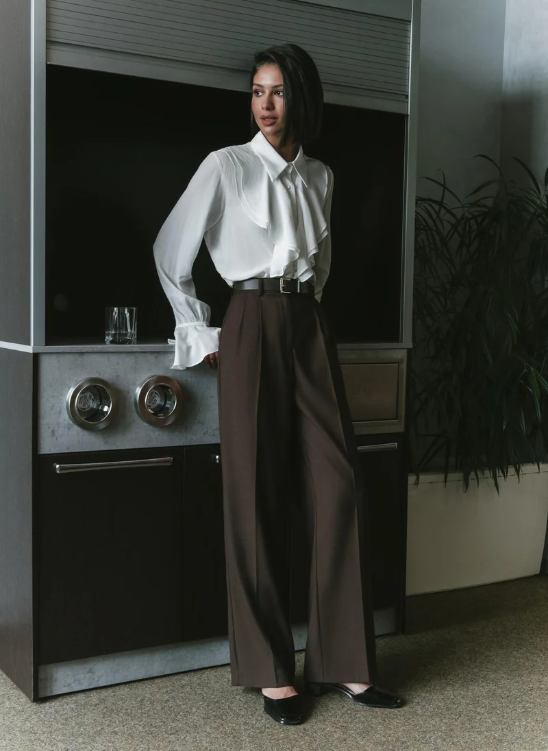 ليتشي سروال بقطع واسع بحزام عريض من الجلد البيئي