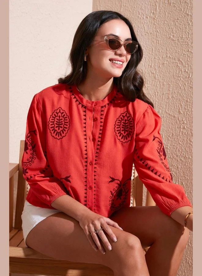 ليلا قميص قطني نسائي بأكمام ثلاثة أرباع وياقة قاضي مطرز من قماش الشيلة