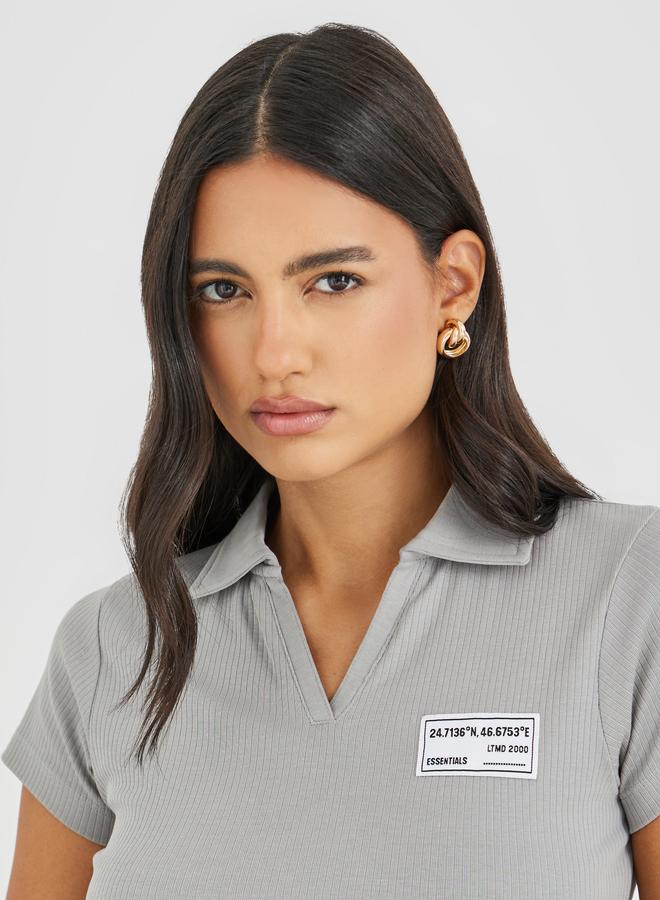 Styli Wide Ribbed Contrast Badge Detail Cropped Polo T-Shirt - Image 3