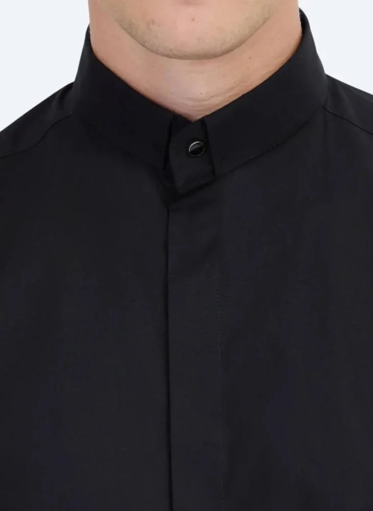 كيب قميص أسود بقصة عادية، مصنوع من القطن الكلاسيكي بنسبة 100%