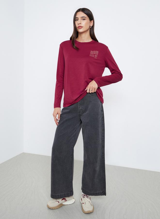 ستايلي تيشيرت بقصة عادية وطبعة كتابة من الأمام وعلى الظهر - Image 2