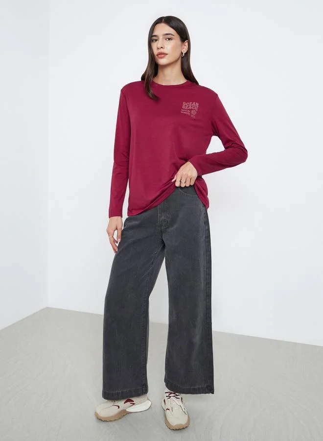 ستايلي تيشيرت بقصة عادية وطبعة كتابة من الأمام وعلى الظهر