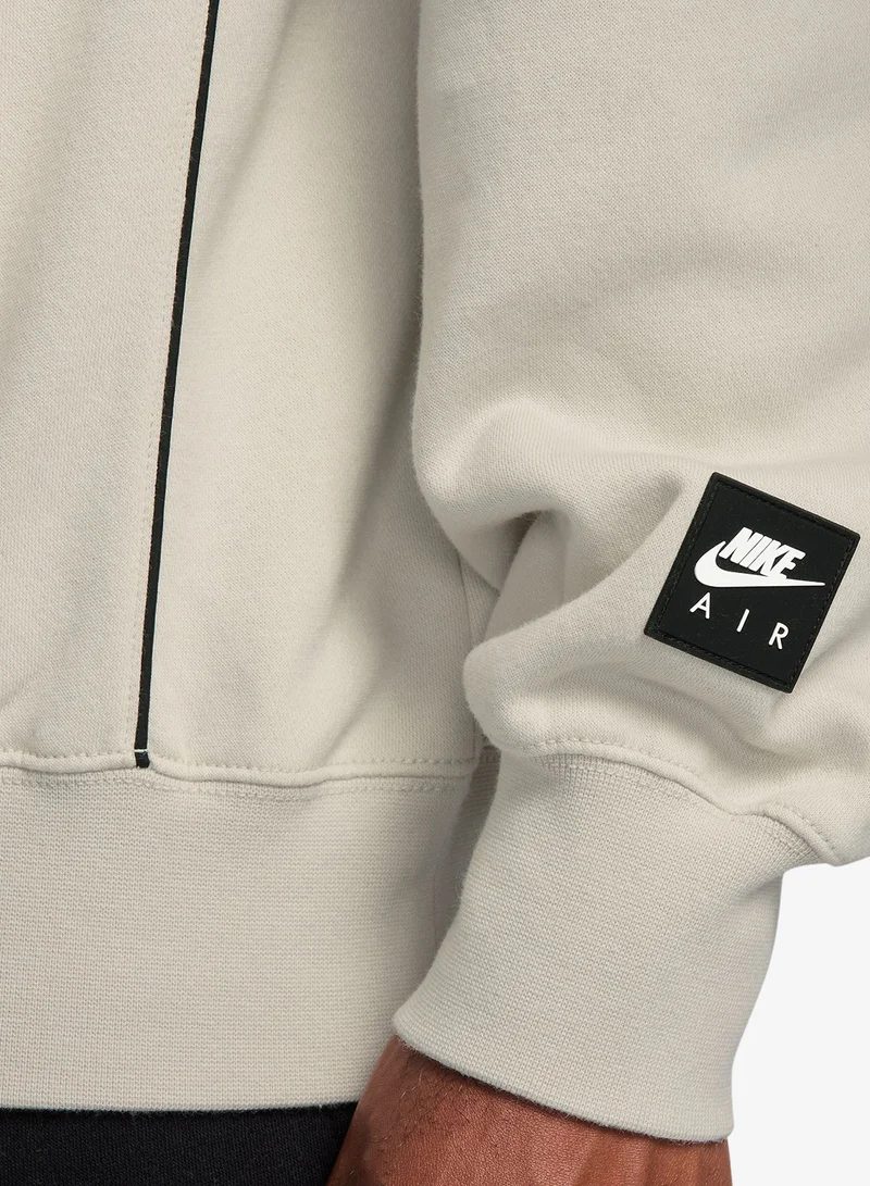 نايكي هودي بقلنسوة هوائي