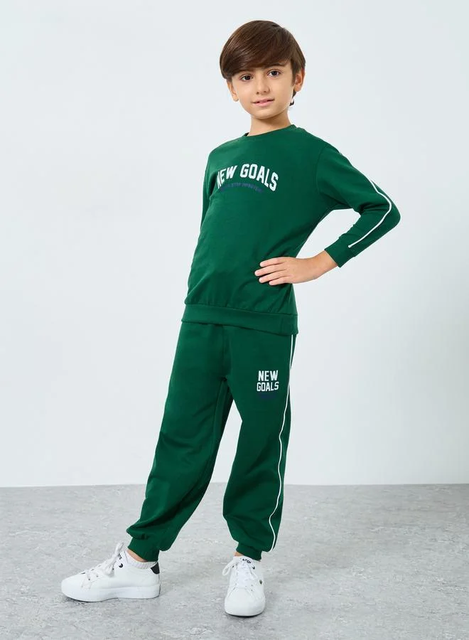Styli Styli Boys Green Slogan Print Sweatshirt and Joggers Set