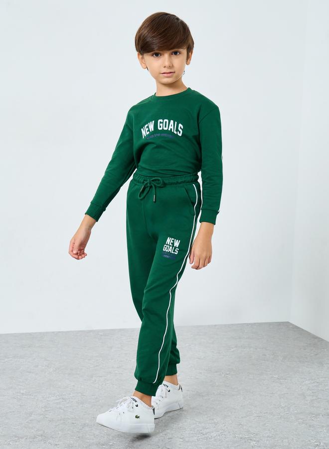 ستايلي طقم من بنطال جوغر وسويتشيرت بطبعة كتابة - Image 3