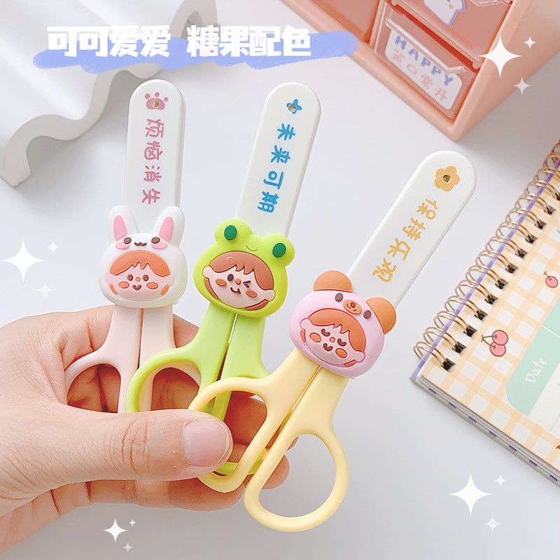 مقص صغير محمول لطيف على شكل كرتون سكين قطع ورق للأطفال مع غلاف واقي سكين قطع ورق للبنات على شكل قلب مقص يدوي - Image 2